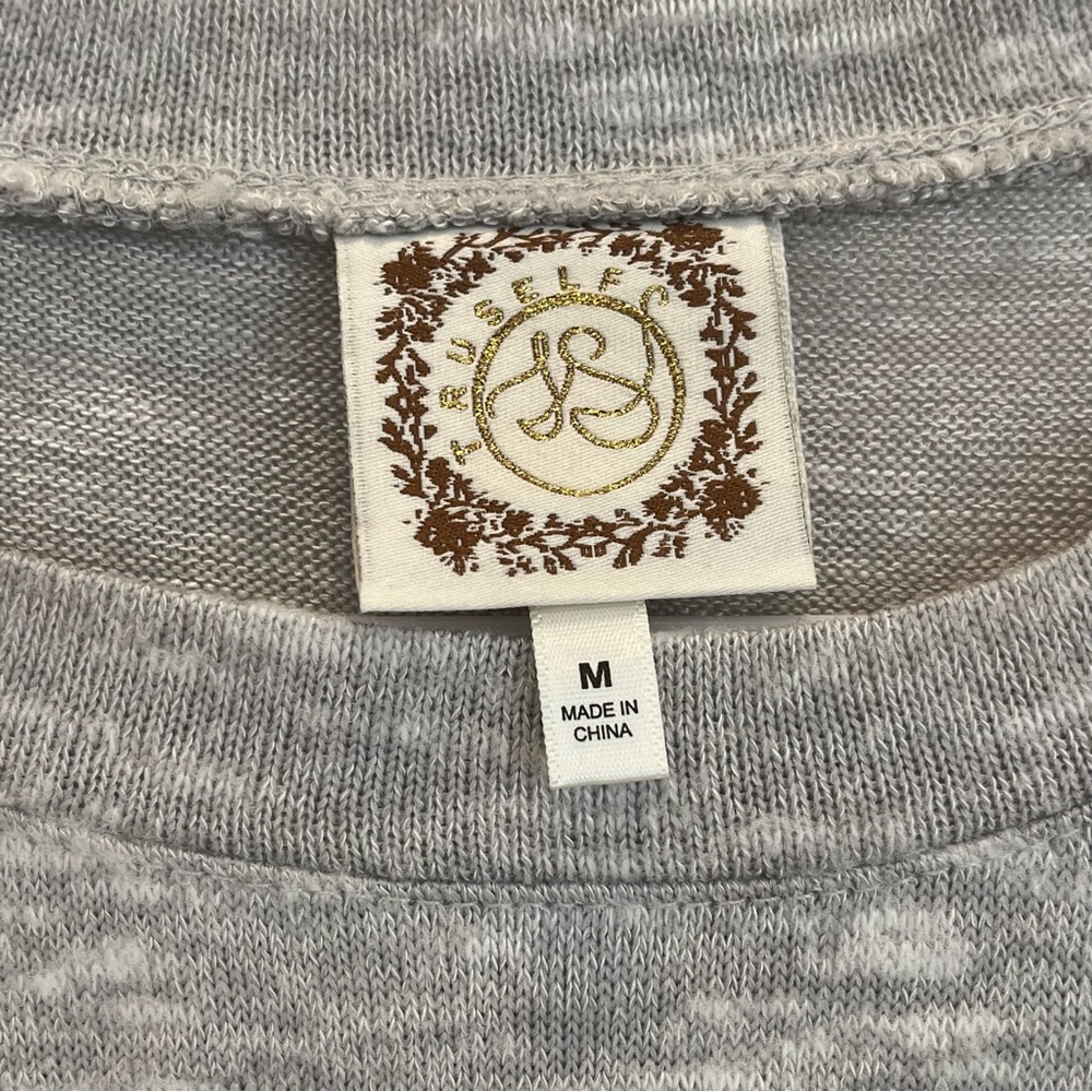 Tru Self Truself Womens M Cheers Flip Sequin Sweatshirt Top Gray New Years - Picture 6 of 7